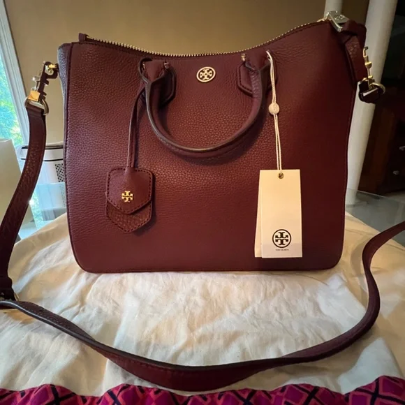 Tory Burch Robinson Pebbled Leather Tote (Satchel) - Picture 5 of 6